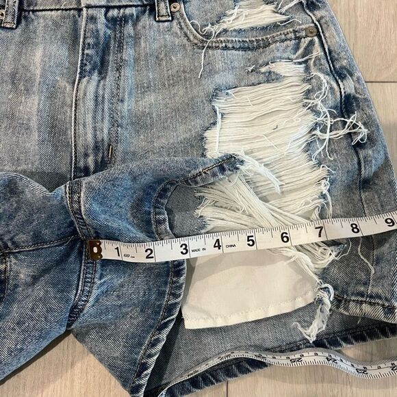 America eagle mom distress shorts size 6 - Picture 3 of 9